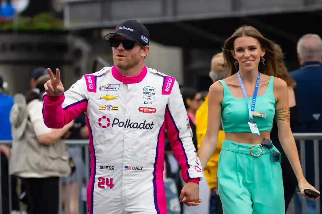 Conor Daly Membagikan Sekilas Liburan Tropisnya di Kauai Bersama Sang Kekasih Amymarie