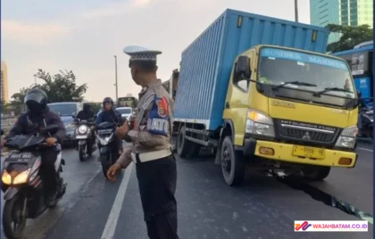 truk sampah mogok gatsu