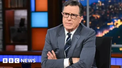 The Late Show with Stephen Colbert Akan Berakhir Tahun Depan